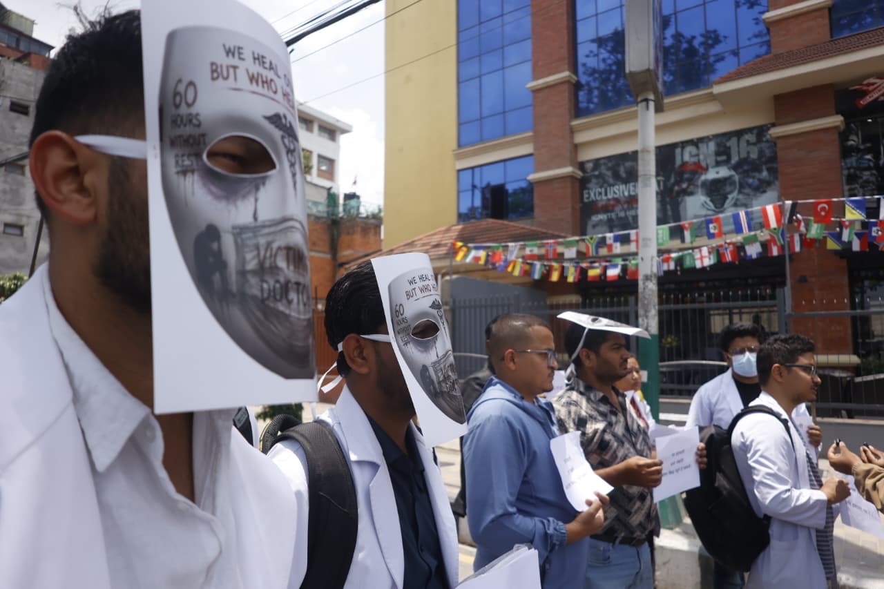 genz-doctors-protest-govt-83-230 (1).jpeg